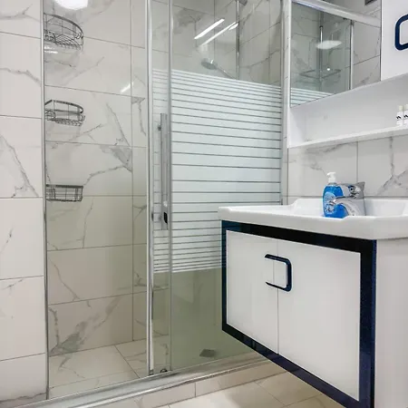 1br With Private Garage *