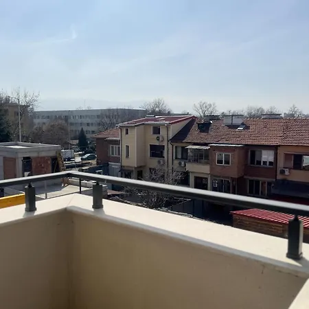 1br With Private Garage Apartman *