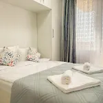 شقة 1br With Private Garage *