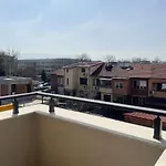 1br With Private Garage شقة
