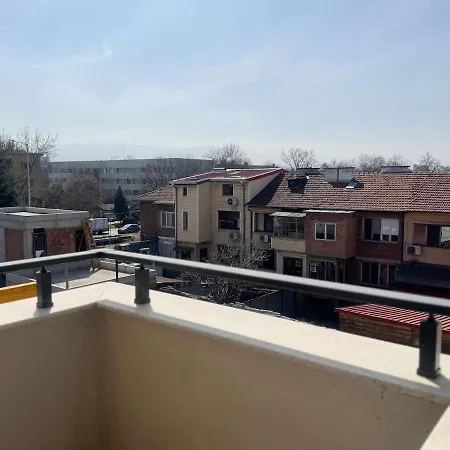 1br With Private Garage Апартамент
