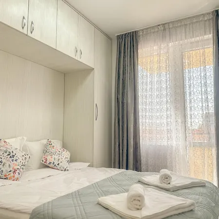 1br With Private Garage *