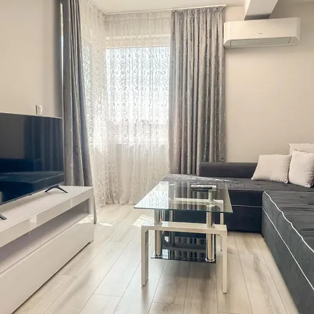 1br With Private Garage Апартамент *
