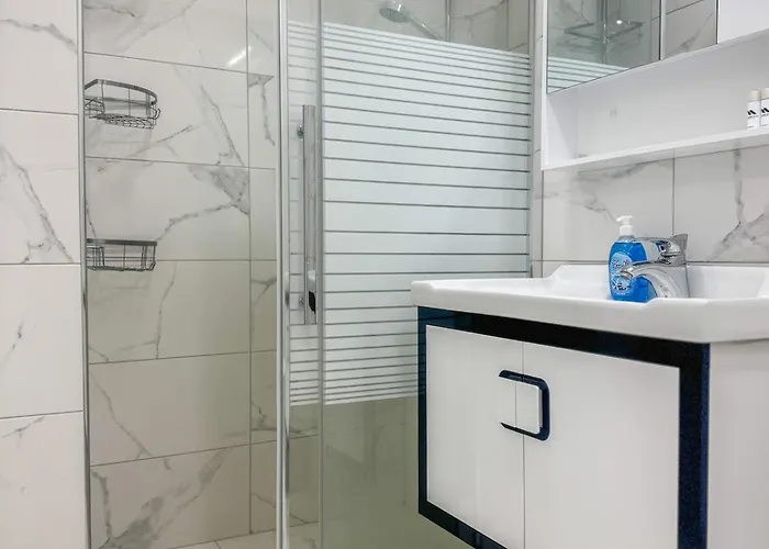 1br With Private Garage *